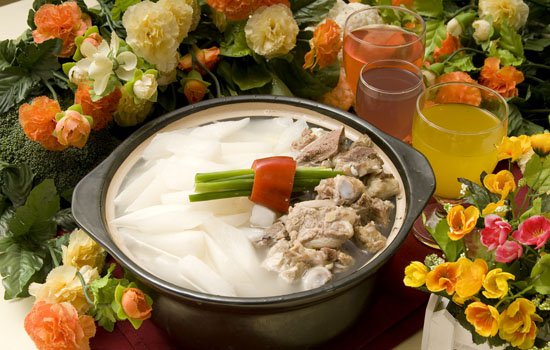 煲汤用冷水还是热水 看你是要吃肉还是喝汤