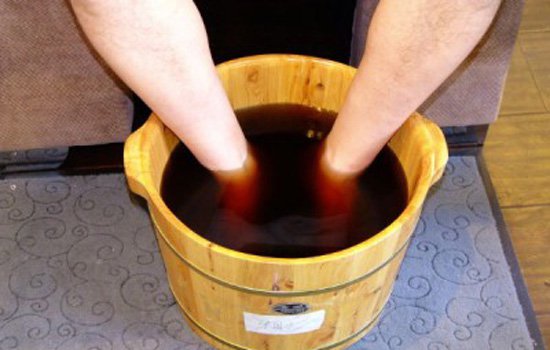 糖尿病人能用热水泡脚吗 糖尿病足者热水泡脚更加剧感染