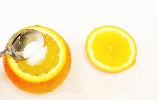 盐蒸橙子热吃还是凉吃 盐蒸橙趁热吃止咳更佳