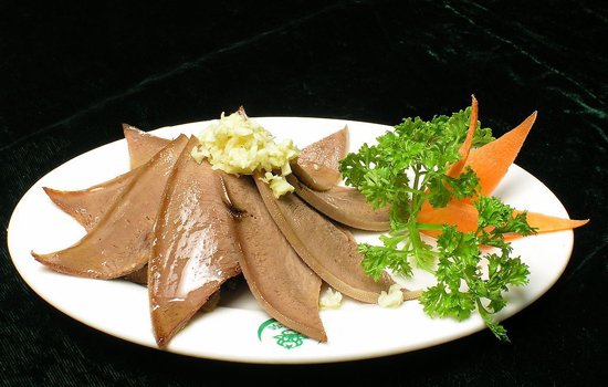 宝宝嘴唇发白怎么办 吃这四类食物来调理