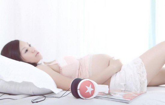 胎位臀位该怎么睡觉 侧卧姿势有利于纠正臀位