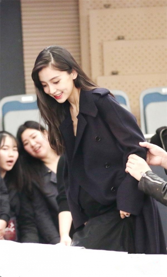 都说怀孕的女人最美 angelababy孕期发型依旧辣么美