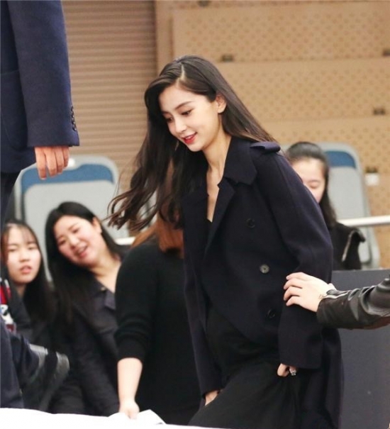 都说怀孕的女人最美 angelababy孕期发型依旧辣么美