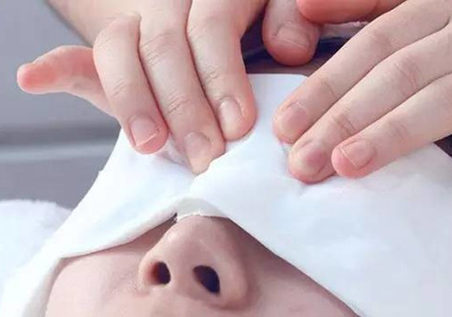 热毛巾敷眼睛去黑眼圈 简单有效的去黑眼圈方法get