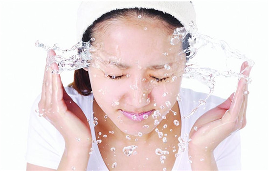 白醋洗脸有什么好处 女性用白醋洗脸效果杠杠的