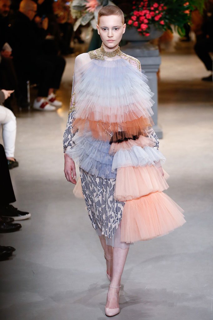 Viktor & Rolf（维果罗夫）2024巴黎时装周春夏时装秀
