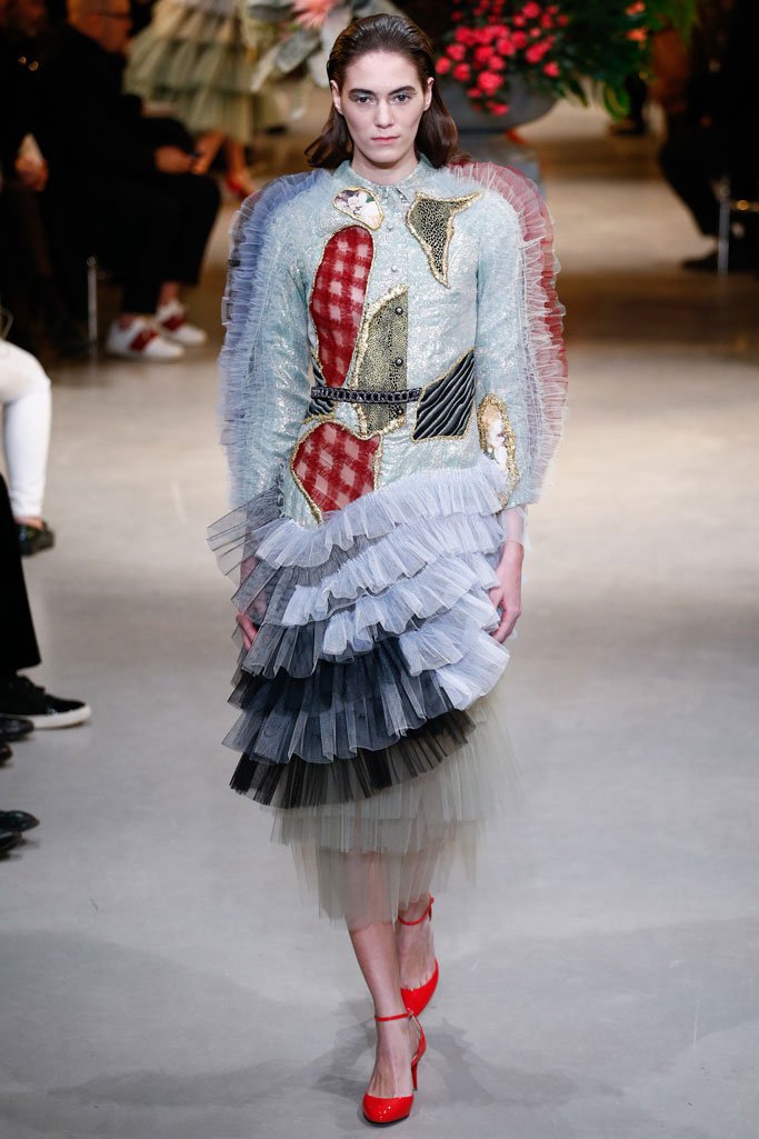 Viktor & Rolf（维果罗夫）2024巴黎时装周春夏时装秀