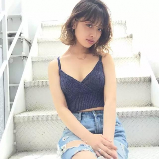 锁骨卷发型 今年最美发型之一