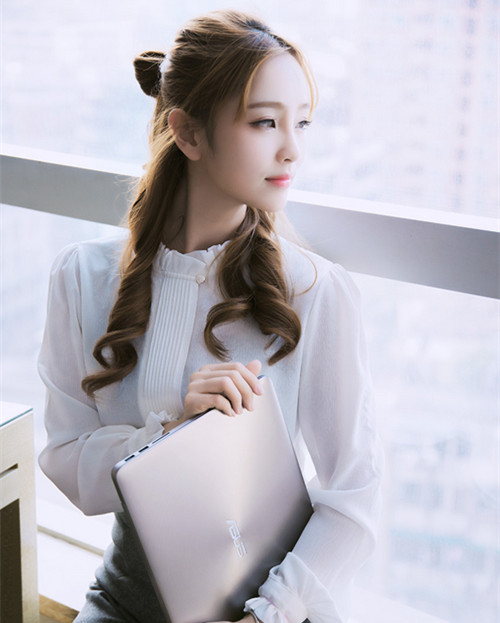 长发扎半丸子头 竟然这么美!
