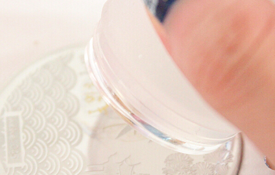 水染指甲油怎么做 青花瓷水染美甲教程