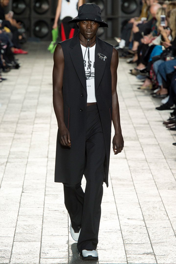 Versus Versace（范瑟丝）2024伦敦时装周时装秀