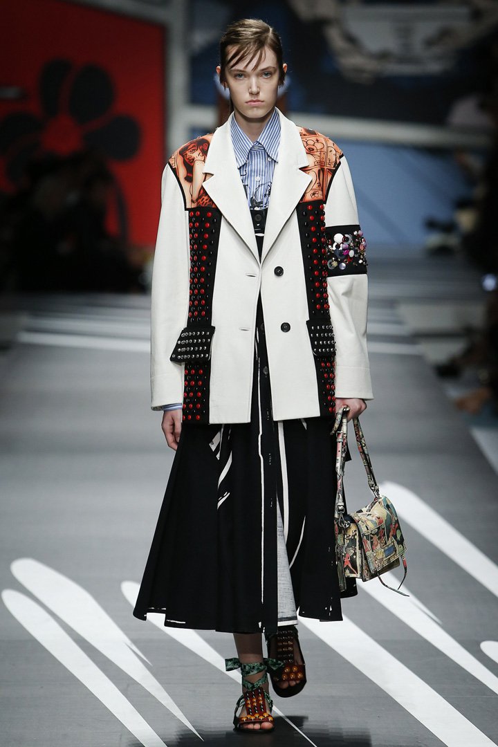 PRADA（普拉达）2024米兰时装周时装秀