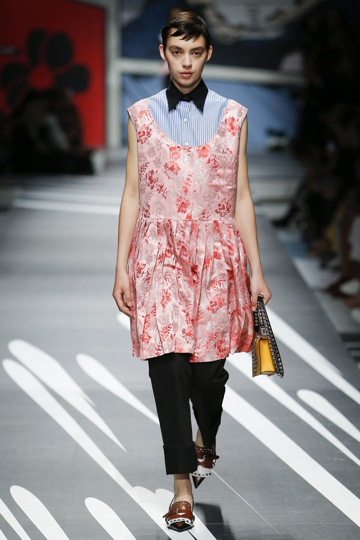 PRADA（普拉达）2024米兰时装周时装秀