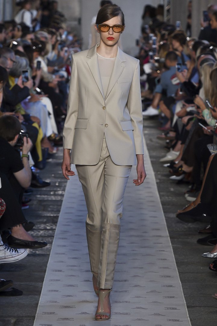 Max Mara（麦丝玛拉）2024米兰时装周时装秀