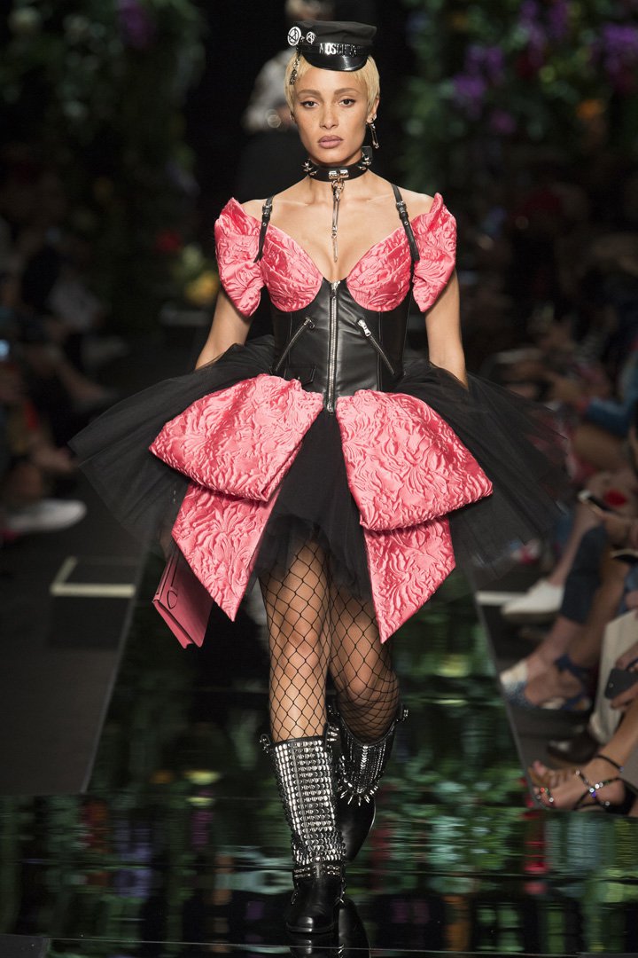 Moschino（莫斯其诺）2024米兰时装周时装秀