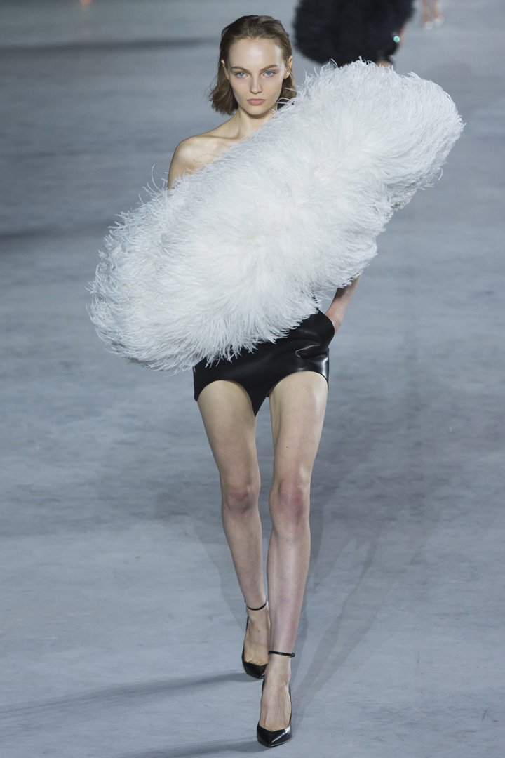 Saint Laurent（圣罗兰）2024巴黎时装周时装秀