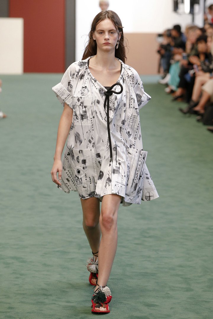 Carven（卡纷）2024巴黎时装周时装秀