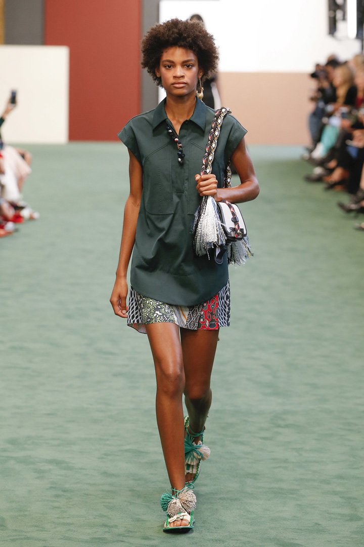 Carven（卡纷）2024巴黎时装周时装秀