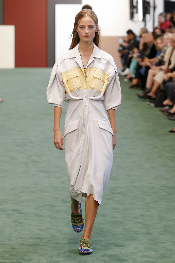 Carven（卡纷）2024巴黎时装周时装秀