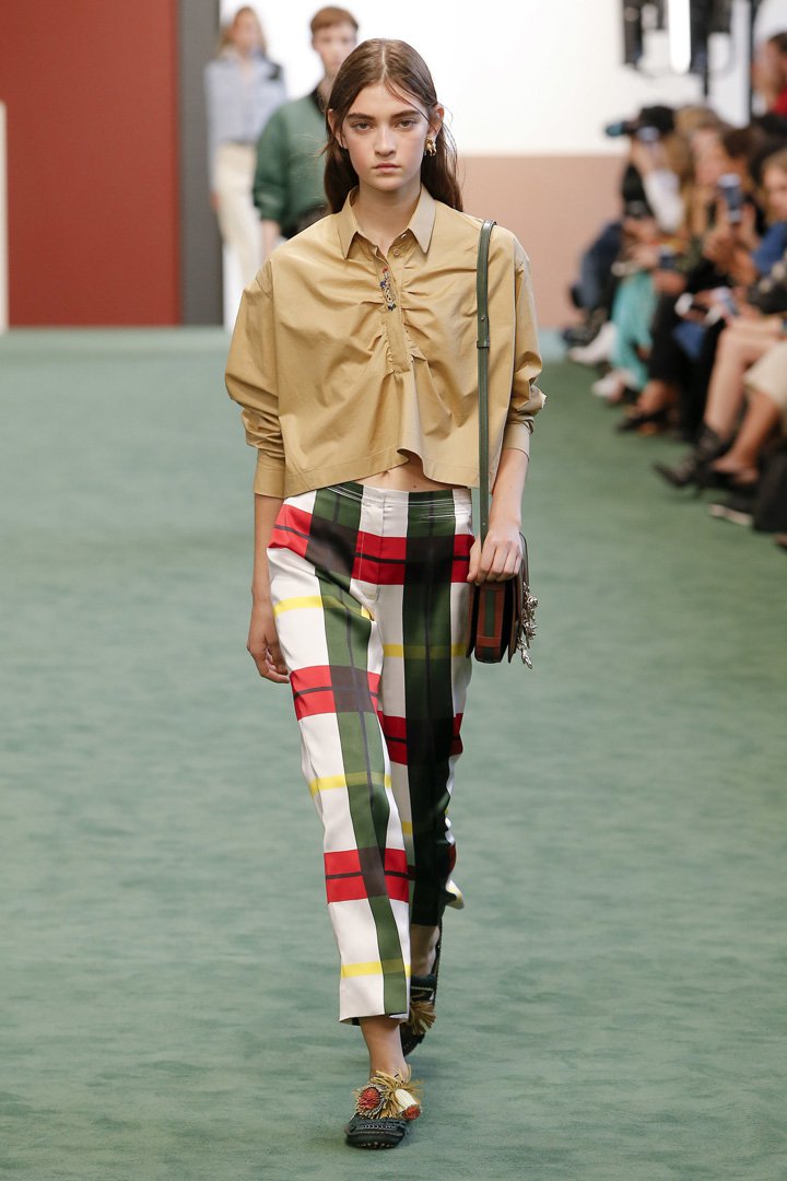Carven（卡纷）2024巴黎时装周时装秀