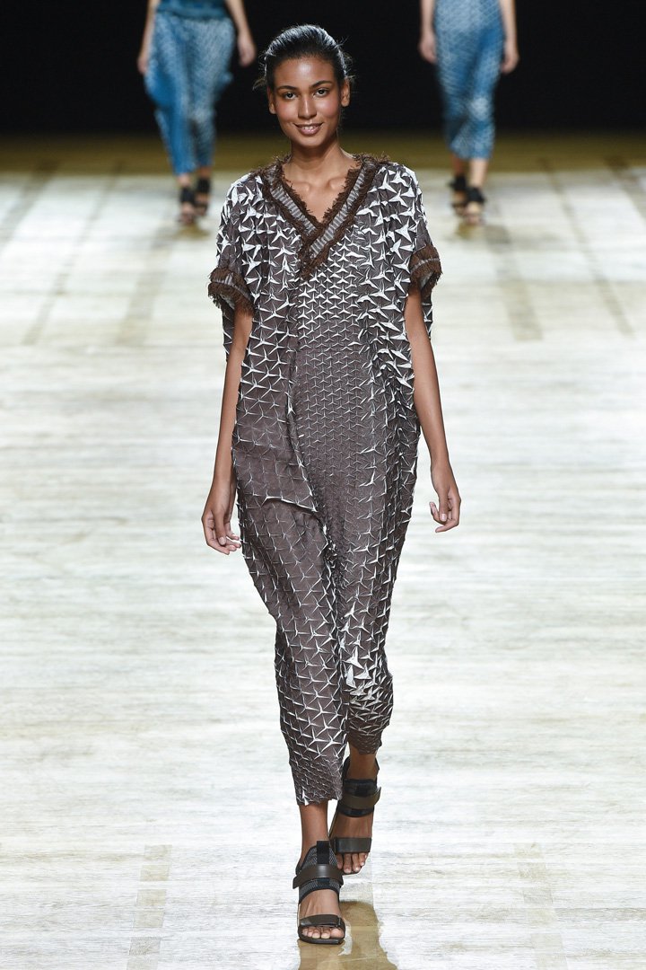 Issey Miyake（三宅一生）2024巴黎时装周时装秀