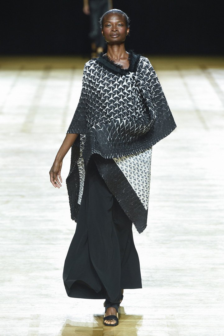 Issey Miyake（三宅一生）2024巴黎时装周时装秀