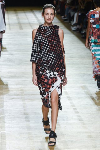 Issey Miyake（三宅一生）2024巴黎时装周时装秀