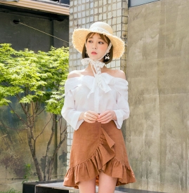 夏天戴什么帽子好看  凹足造型感