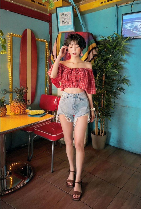 格子上衣配什么裤子 专属萌系少女范儿