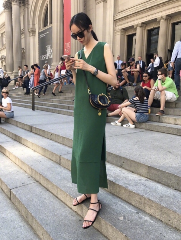 2025服装流行色彩 今年夏天穿这几个色美翻天