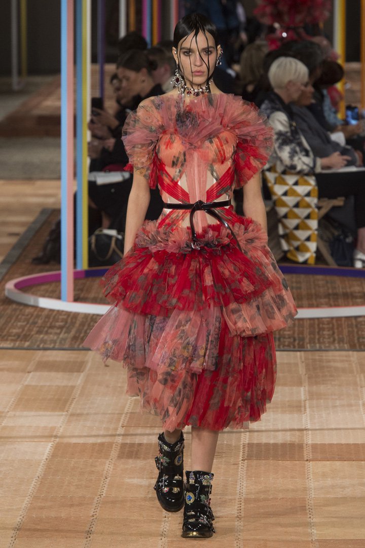 Alexander McQueen 2024巴黎时装周时装秀
