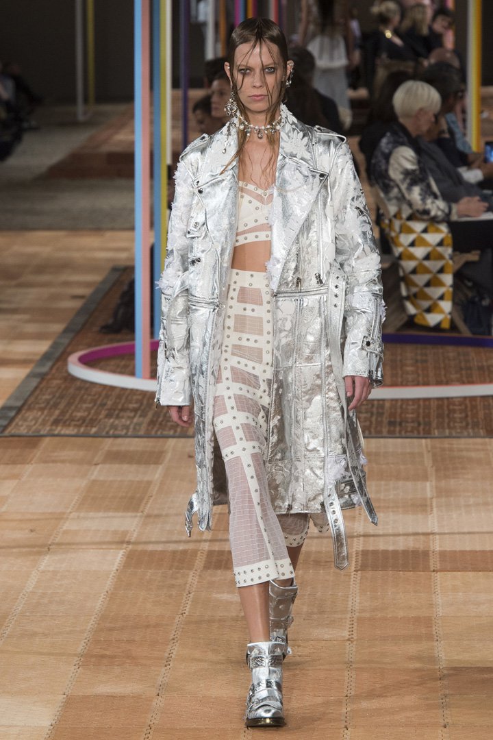 Alexander McQueen 2024巴黎时装周时装秀