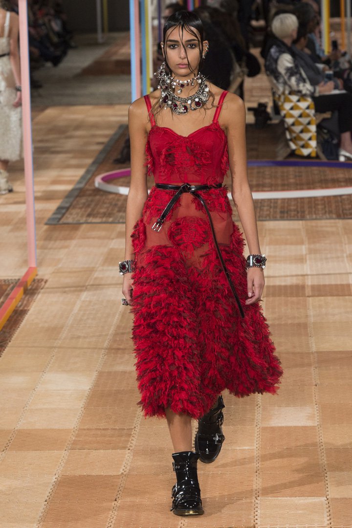 Alexander McQueen 2024巴黎时装周时装秀