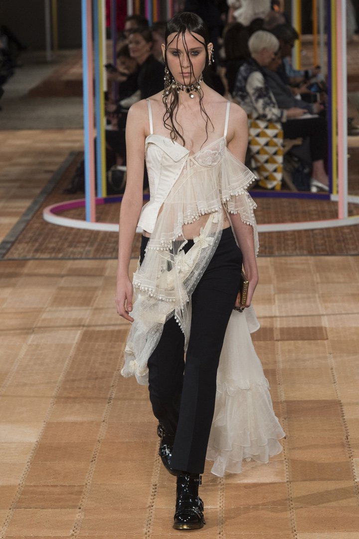 Alexander McQueen 2024巴黎时装周时装秀