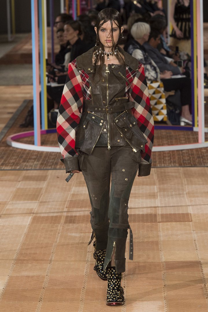 Alexander McQueen 2024巴黎时装周时装秀