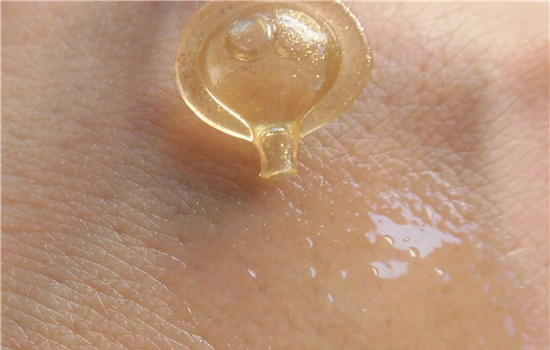 雅顿眼霜胶囊如何使用 手把手教你使用雅顿眼霜胶囊