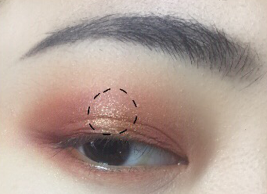 新手画眼影的步骤图片 超简单！新手必学眼影画法