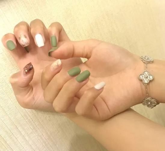 美甲图片2025新款式  掌握美甲界18年新潮流