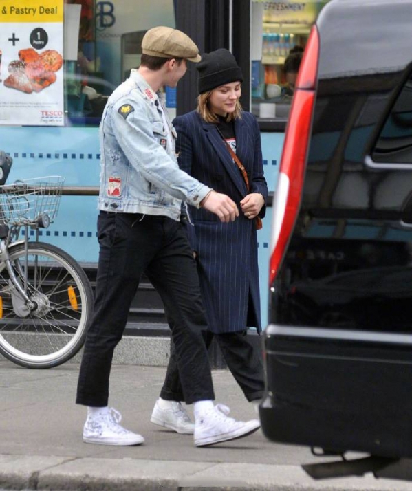 Brooklyn Beckham 和Chloe Moretz甜蜜现身街拍  情侣装扮超养眼~