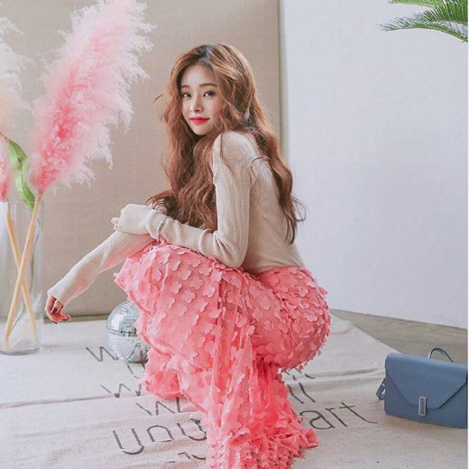 女生栗色头发图片 染后一定能为你颜值加分