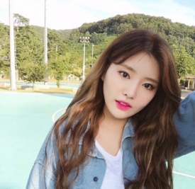 女生发型中长发 卷发or直发会更爱一个