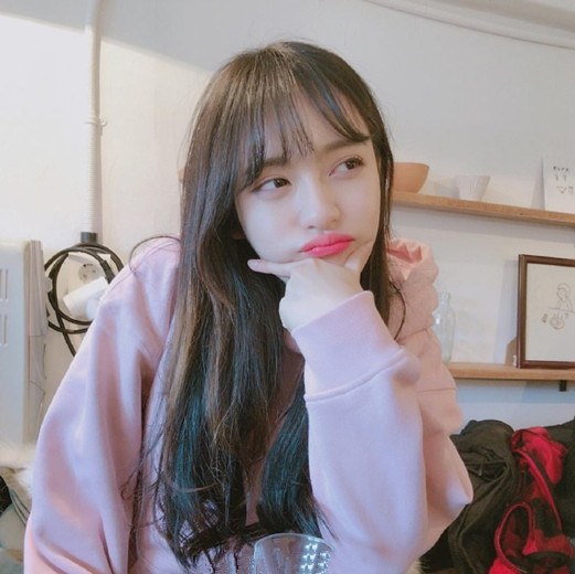 女生发型中长发 卷发or直发会更爱一个