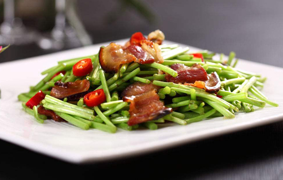 藜蒿炒腊肉做法 南昌藜蒿炒腊肉的特点