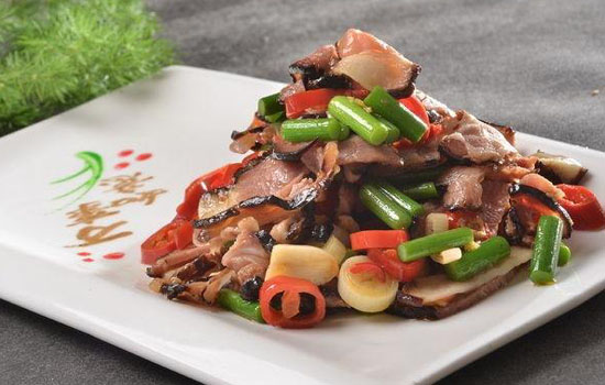 腊肉炒什么菜好吃 炒腊肉好吃的秘诀
