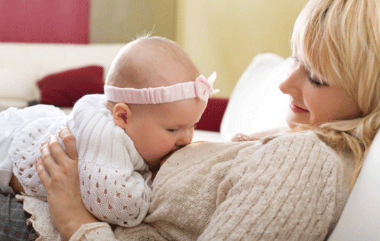 喂奶乳头痛怎么办 应掌握正确的喂奶姿势