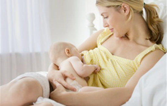 喂奶乳头痛怎么办 应掌握正确的喂奶姿势