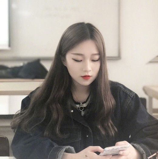 中分卷发发型图片 韩国美女可全在留