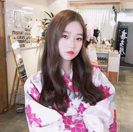 中分卷发发型图片 韩国美女可全在留