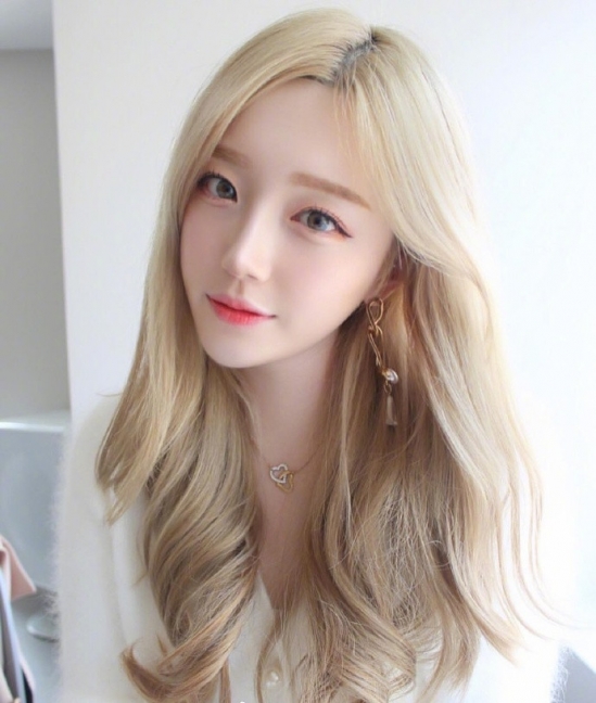 中分卷发发型图片 韩国美女可全在留