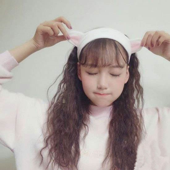 女生小卷发型 当下就流行小卷烫发呢